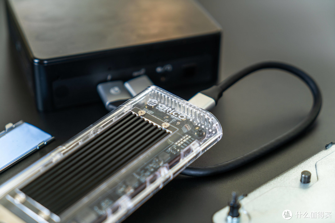 给你的高速固态硬盘配个“移动空调房”吧-奥睿科J-20固态硬盘+USB4涡扇硬盘盒评测