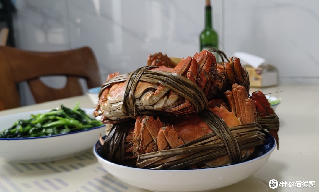 秋味餐厅里，最少不了的食材，一定会是大闸蟹！