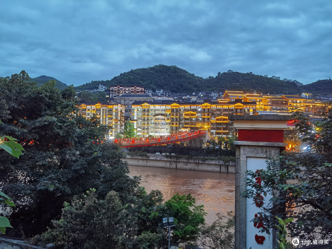 夜幕下的茅台渡口.