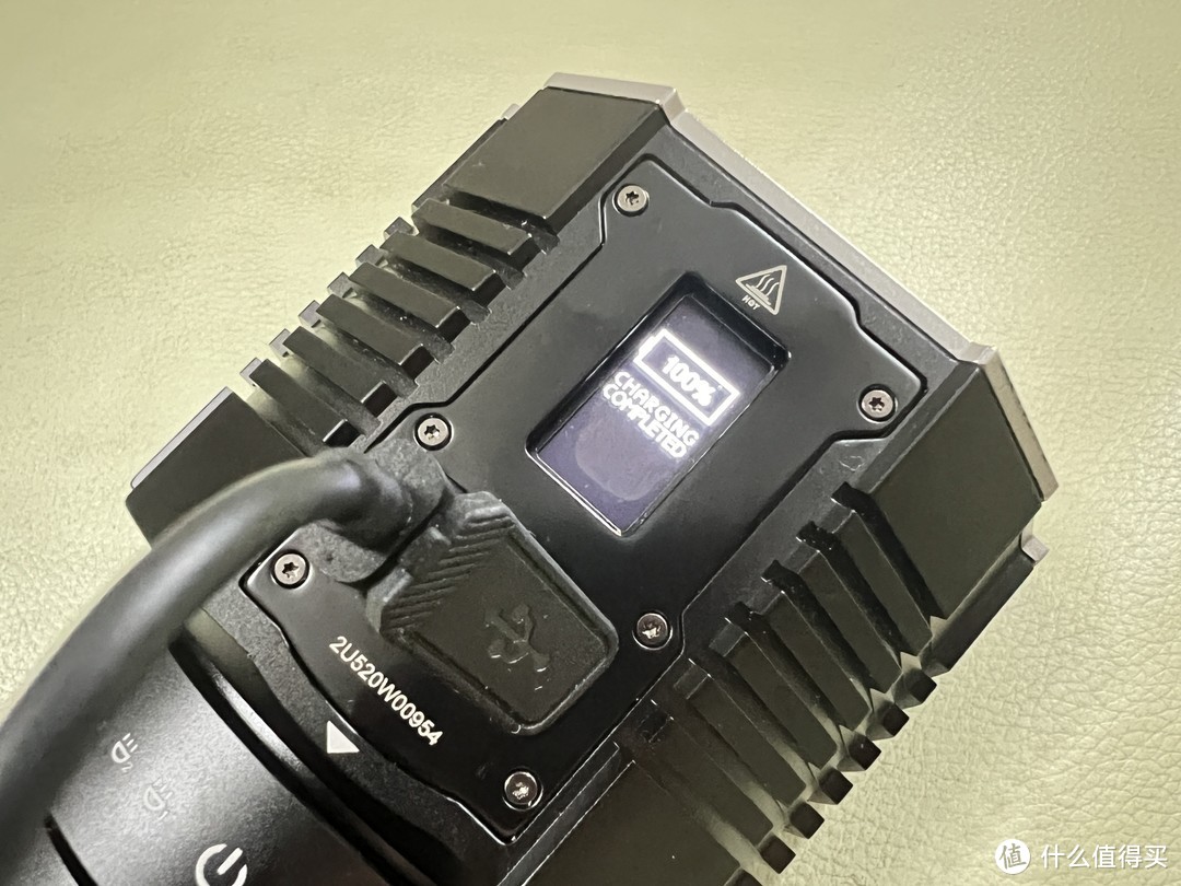 Fenix LR60R智能屏机械调光搜索露营手电体验测评