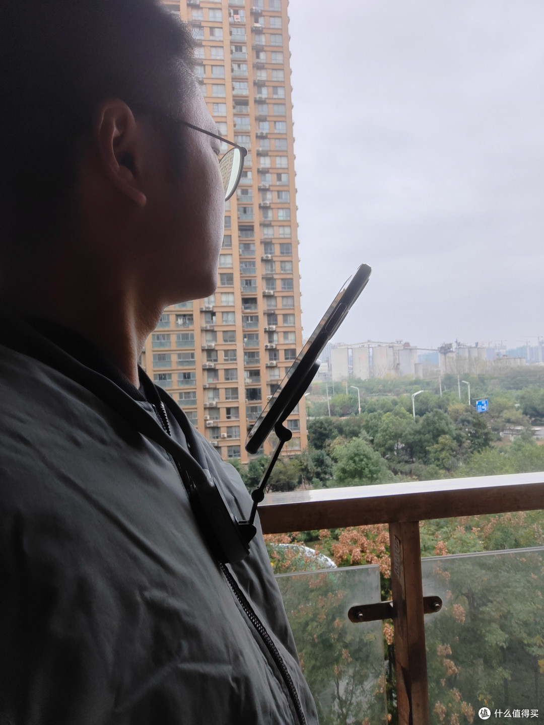 数码玩家篇十五第一视角头上长摄像头的男人泰讯磁吸手机挂脖支架