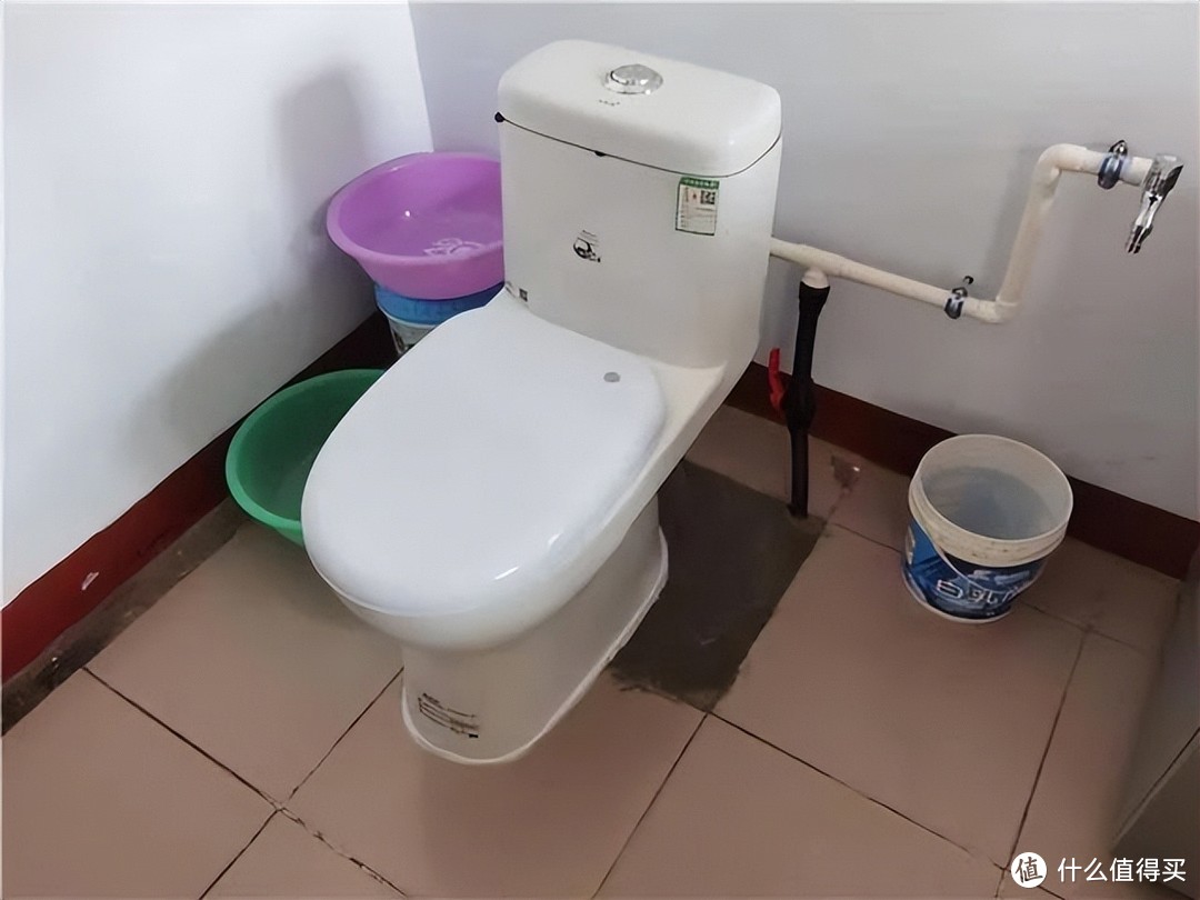 为何不建议“用开水冲厕所”？看似干净问题很大，学会正确打扫！