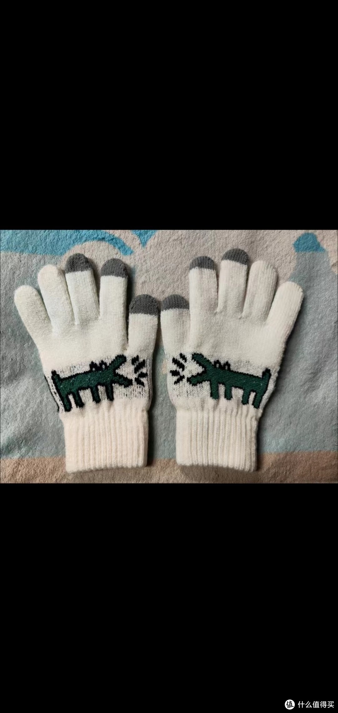 小恐龙图案毛线编织手套：保暖触屏设计与可爱造型