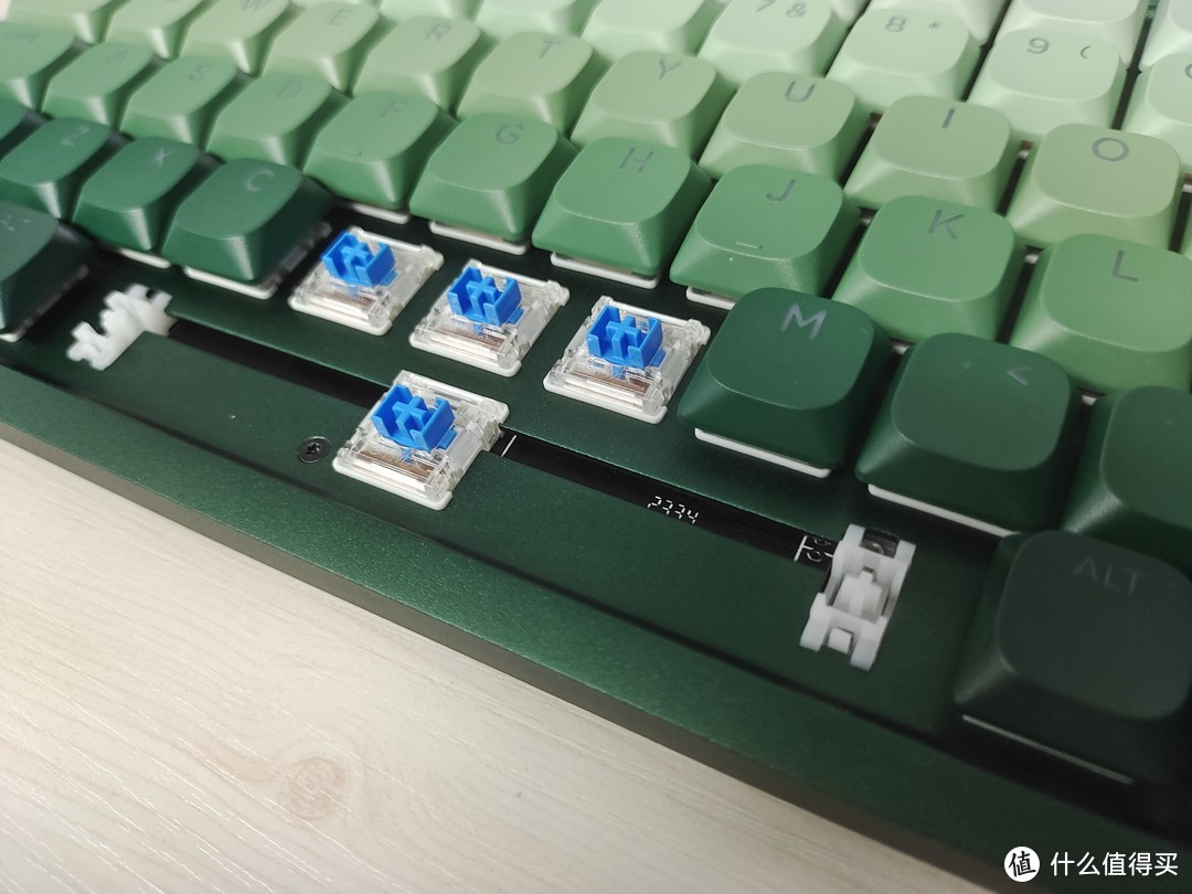 新贵SK01机械键盘评测：出色外观与高性能的完美融合