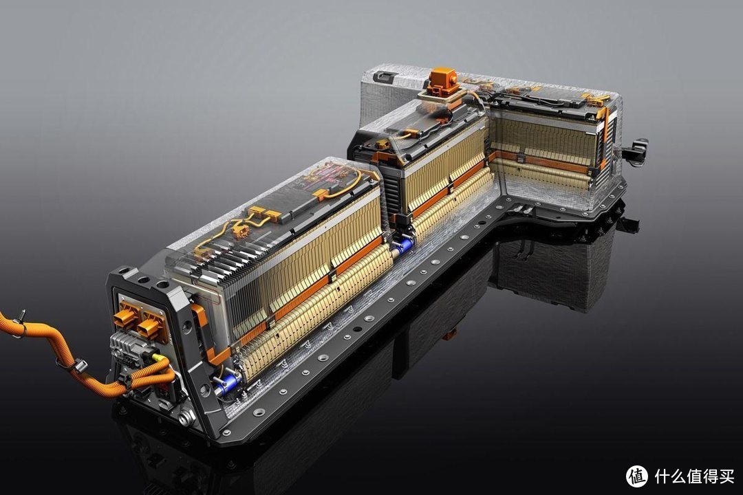 华裔科学家发明新电池，3分钟充满电，使用寿命20年