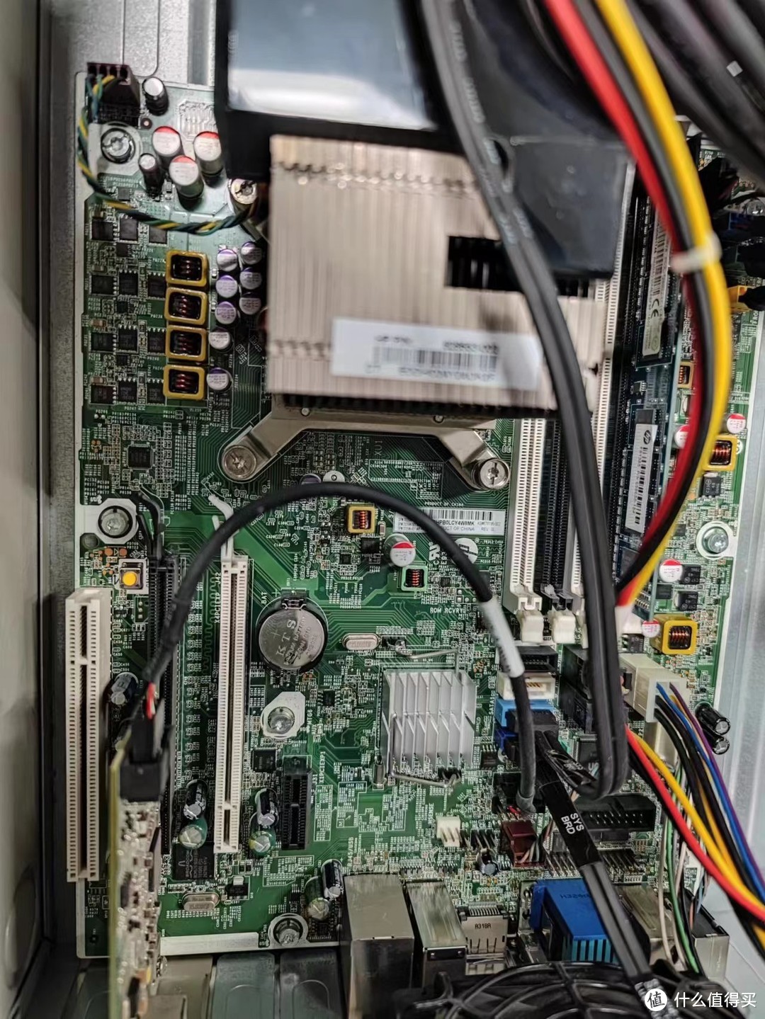 旧的电脑主板PCIE口非常丰富