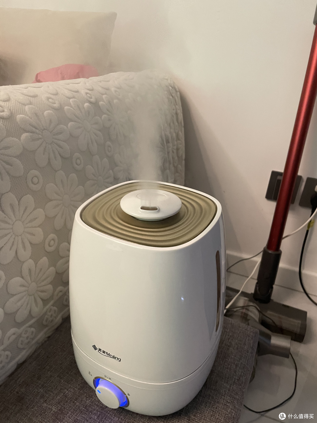 总的来说,美菱加湿器使用后能够给人带来一个湿润舒适的室内环境,帮助