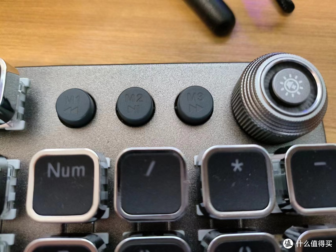 朋克外表下的日常用好键盘——狼蛛T500机械键鼠套装