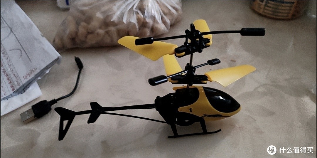 耐摔可充电遥控直升飞机：儿童生日礼物的新潮流