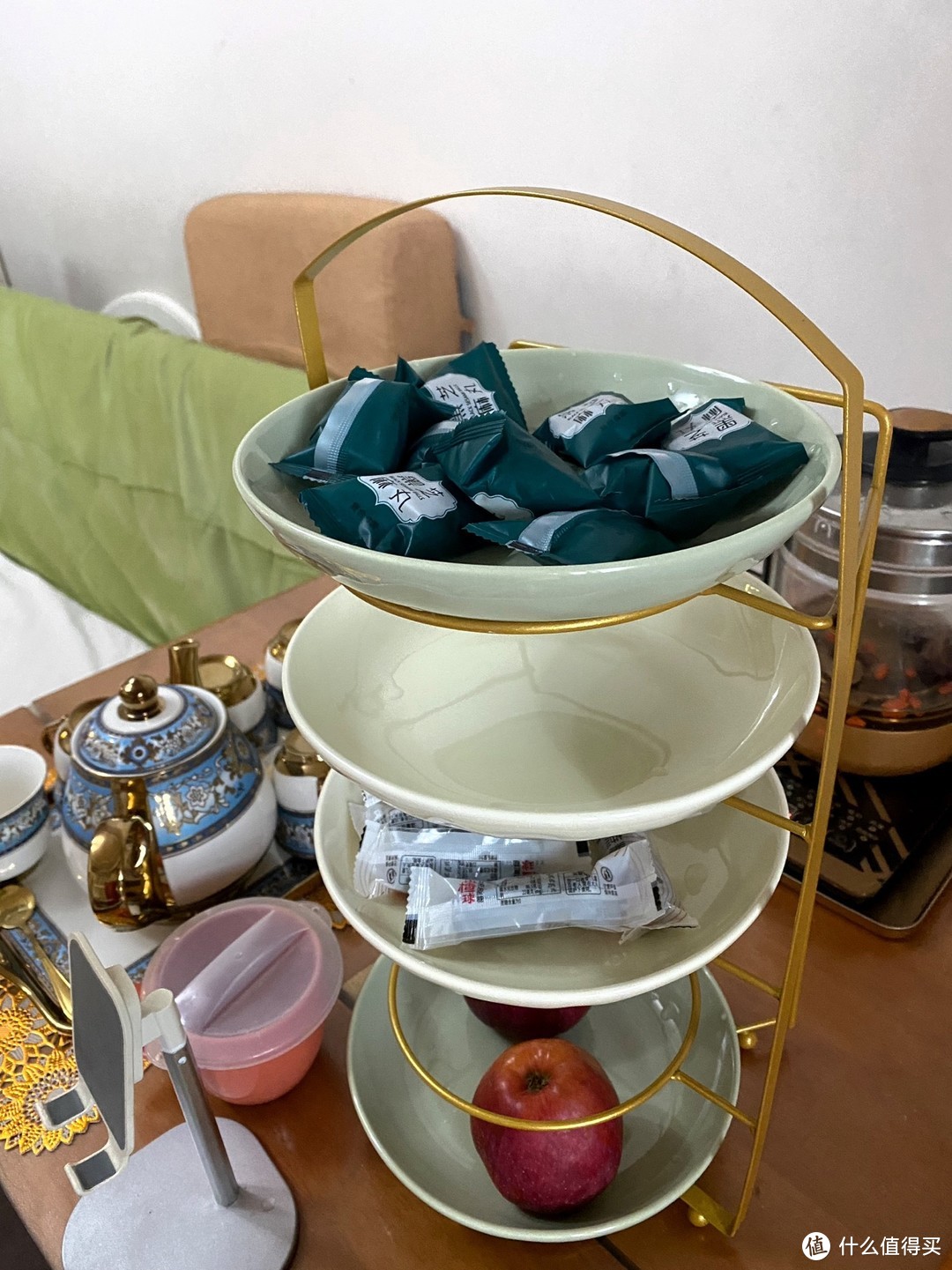 法兰晶奶油风碗碟套装：让餐桌瞬间提升颜值的家居美学