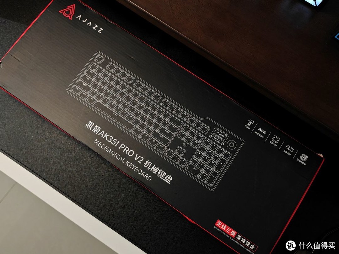 高颜值与高性能并存，黑爵AK35i V2无线三模热插拔机械键盘体验