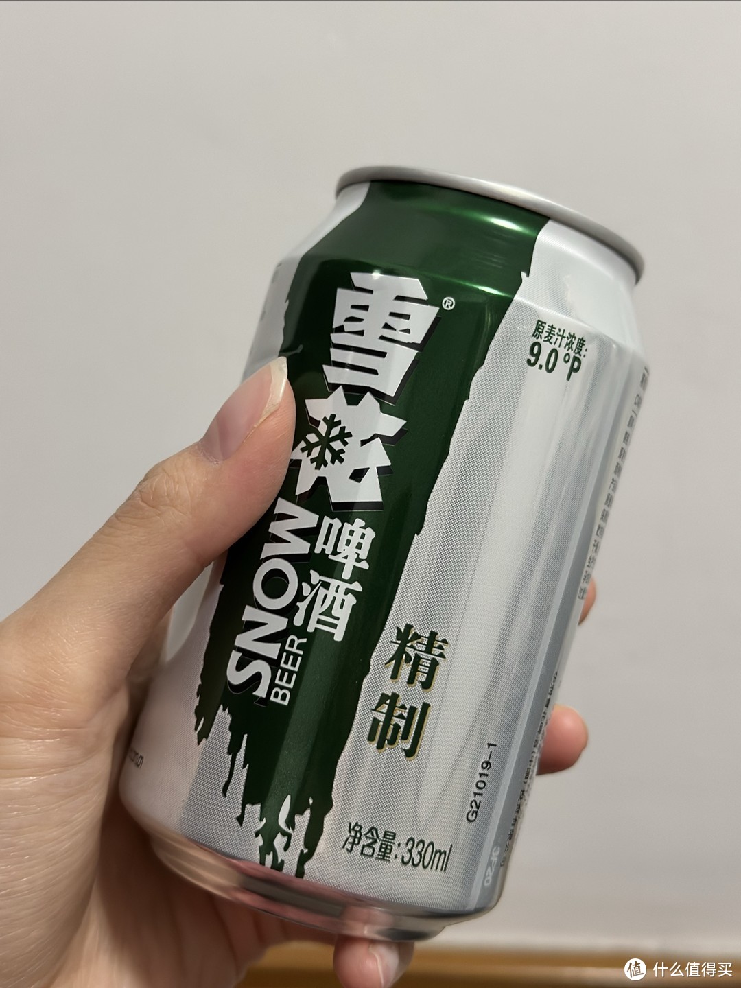 桌上雪花啤酒真实照片图片