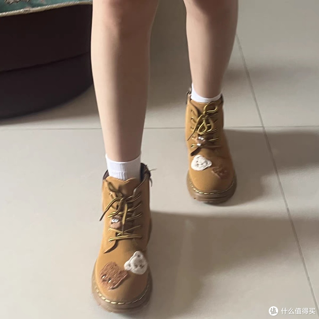 儿童马丁靴