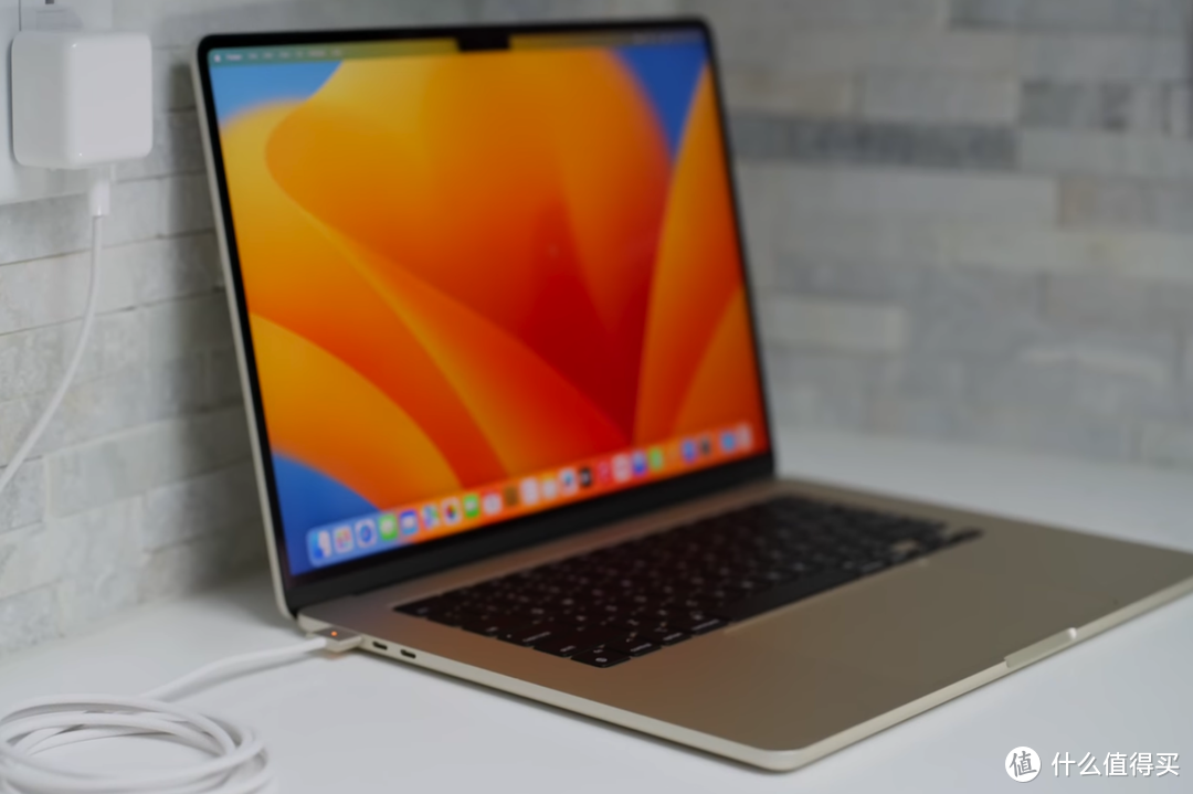 苹果越来越懂事了，15英寸MacBookAir，M2版本直降1500元
