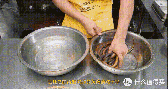 厨师长教你：“盘龙黄鳝”的家常做法，麻辣干香，回味悠长