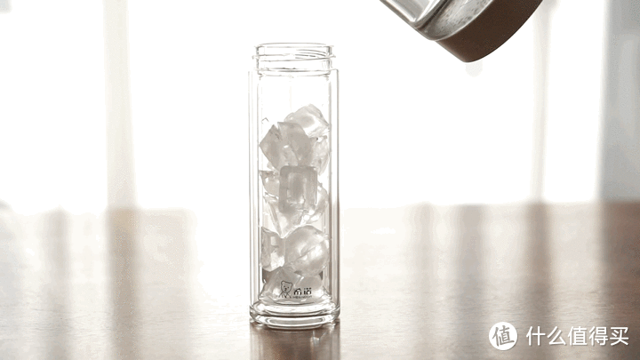 这个双层玻璃杯可不一般，高透、抑菌、纯钛！一件值得上手把玩的希诺商务泡茶抑菌杯！