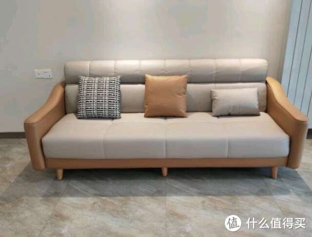 小巧客厅大变身：聪明摆放沙发的秘诀，让你的小家也能大有风格！