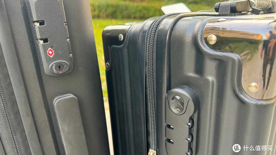 两款入门级行李箱对比，分析男士如何选择一款合适的行李箱？