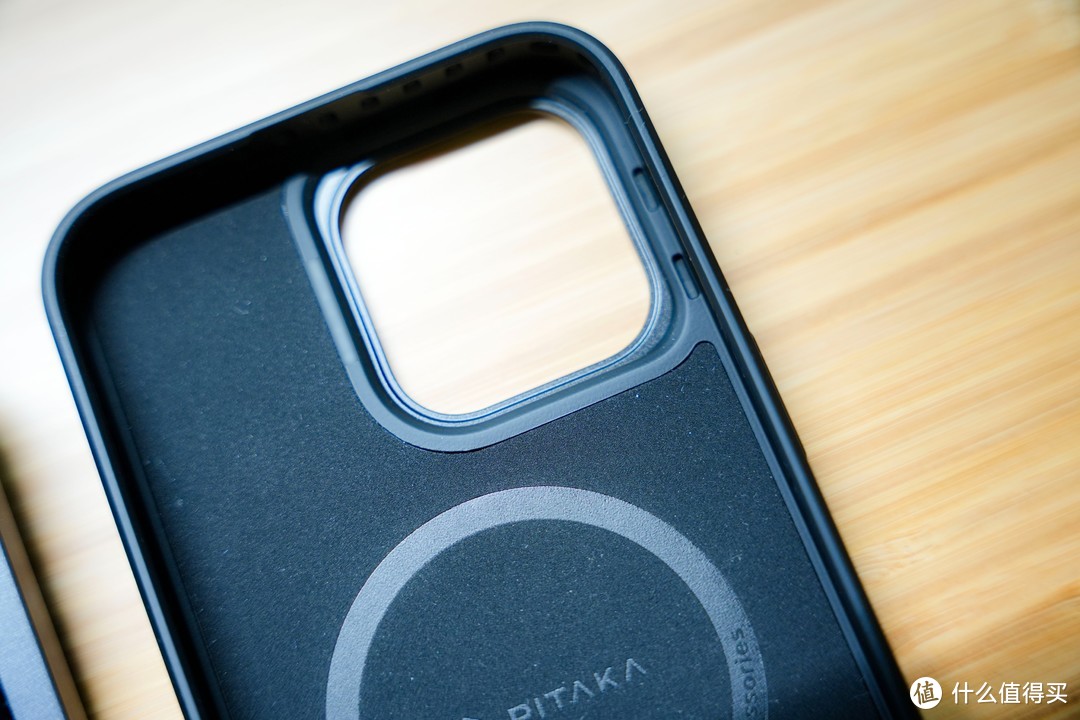 轻就完事了吗？不，还要安全，带你体验PITAKA芳纶纤维手机壳&快充套装的魅力