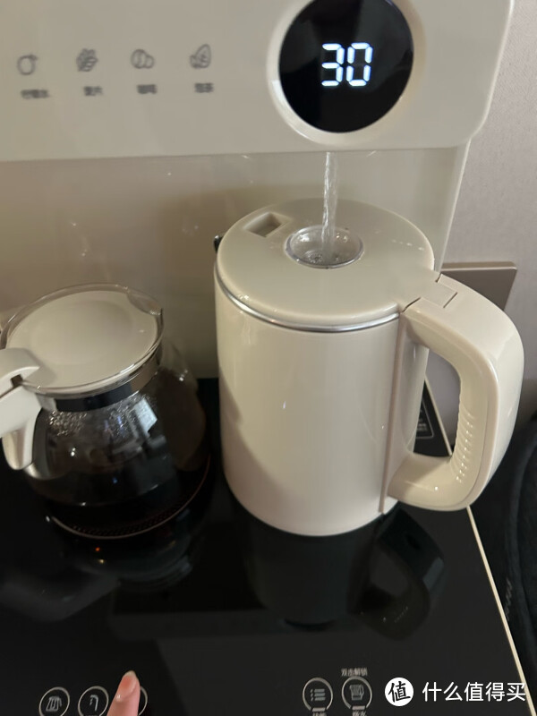 小熊茶吧机，开启你的智能茶水新体验！