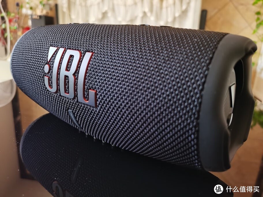 jblcharge5 音箱评测:外观时尚,防尘防水