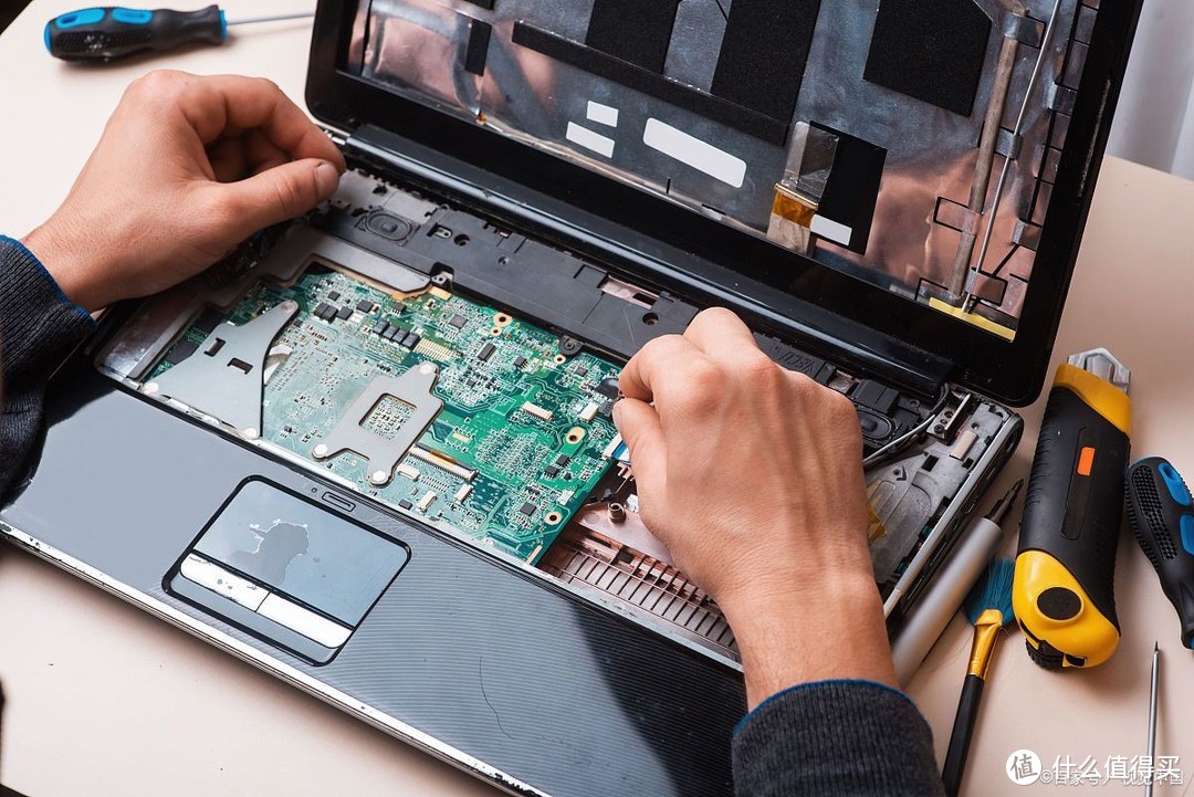 笔记本电脑保内维修，导致回收价格暴跌，能否要求厂家赔偿？