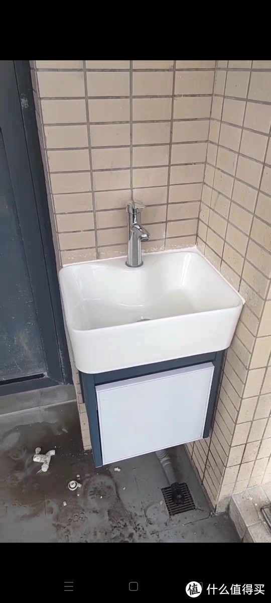 加厚铝合金浴室柜：小户型卫生间的完美搭档