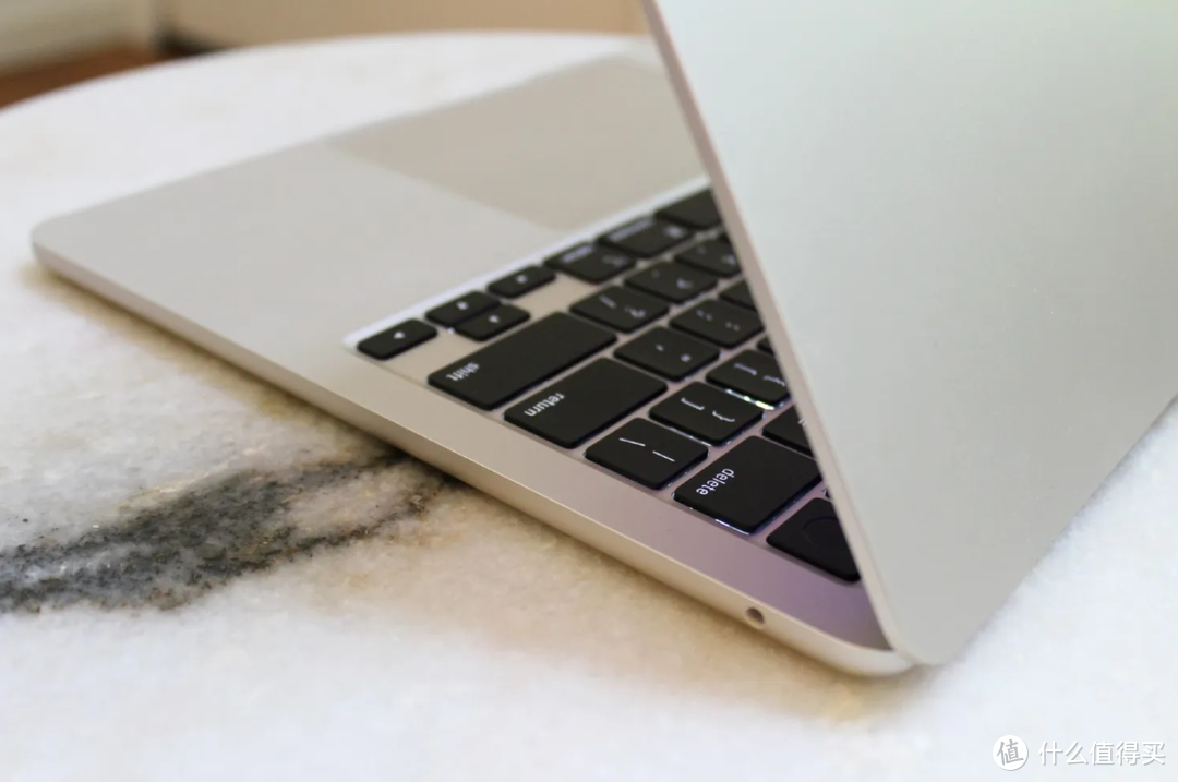 多重buff叠加！MacBook Air M2评测：极简设计+颜值实用并存，香吗