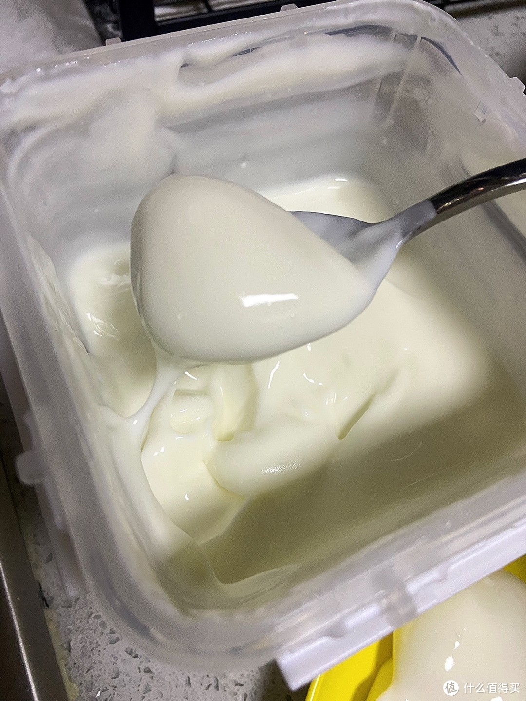 天润益家全脂风味发酵乳：新疆方桶酸奶的家庭装之选