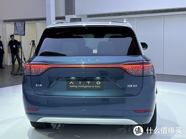 问界M9亮相广州2023汽车展：华为与赛力斯的又一力作