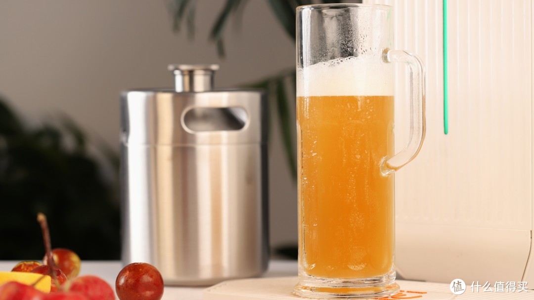 自酿啤酒也能如此简单 爱咕噜F1智能胶囊啤酒酿造机