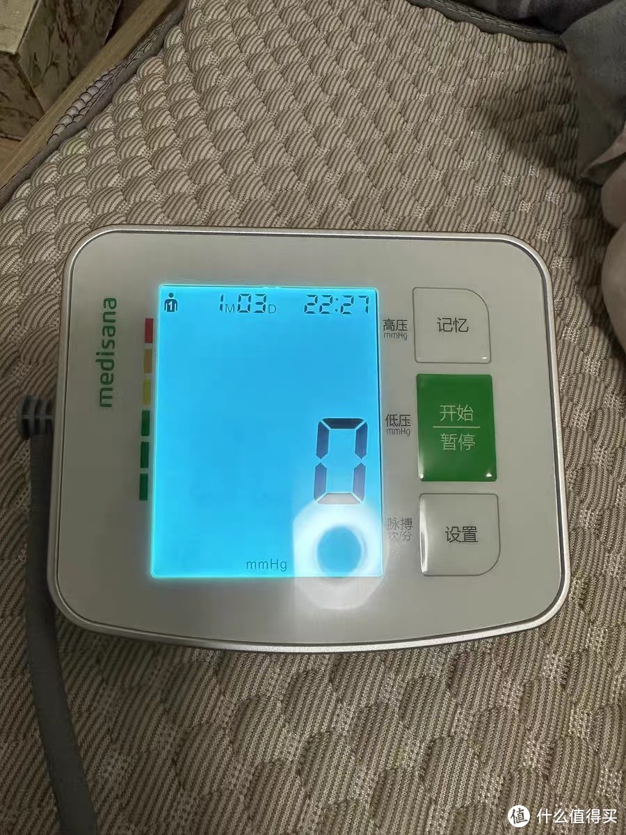 血压计是一款高精准的家用医用电子全自动臂式血压仪。