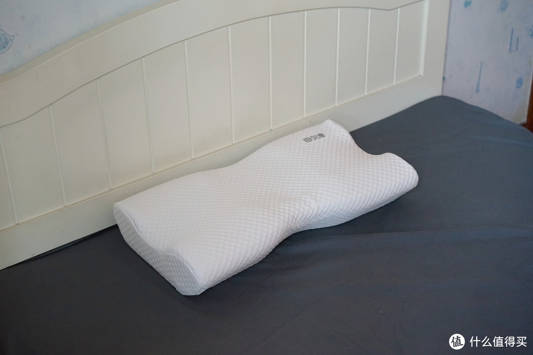 卧尔康零压美肤枕：“0压感”记忆海绵加分区设计，怎么睡都舒服