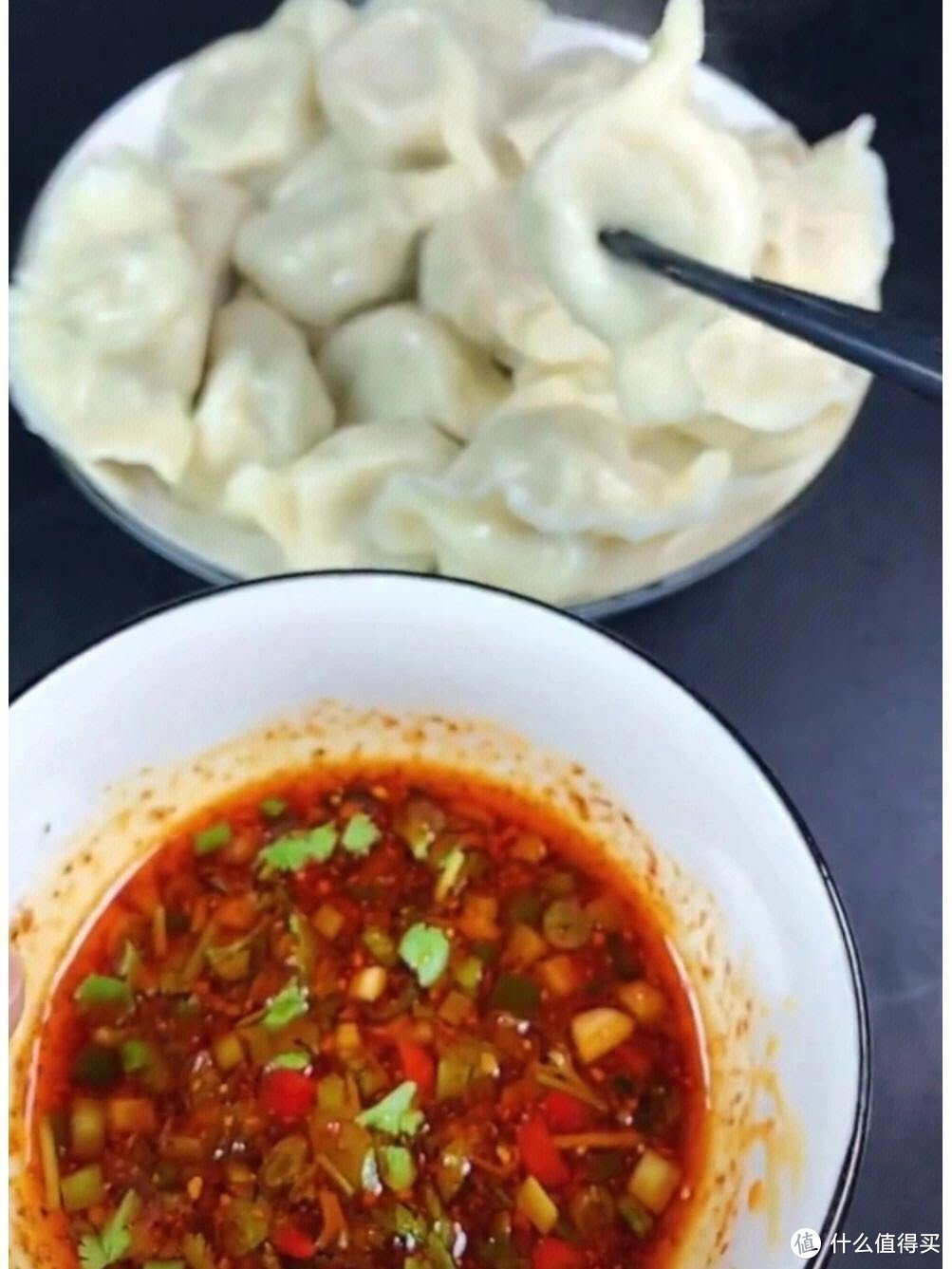 「芹菜猪肉饺子：传统美食，诠释健康饮食」