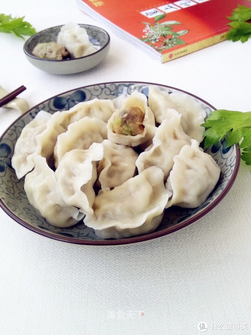 「芹菜猪肉饺子：传统美食，诠释健康饮食」