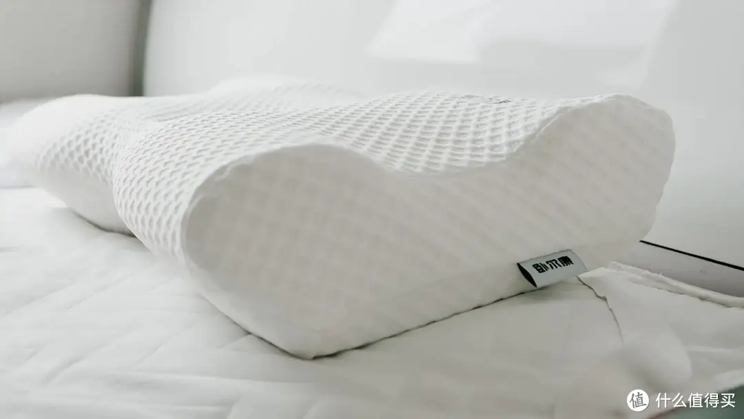 在家也能有高级酒店的睡眠体验，因为我买了卧尔康零压美肤枕