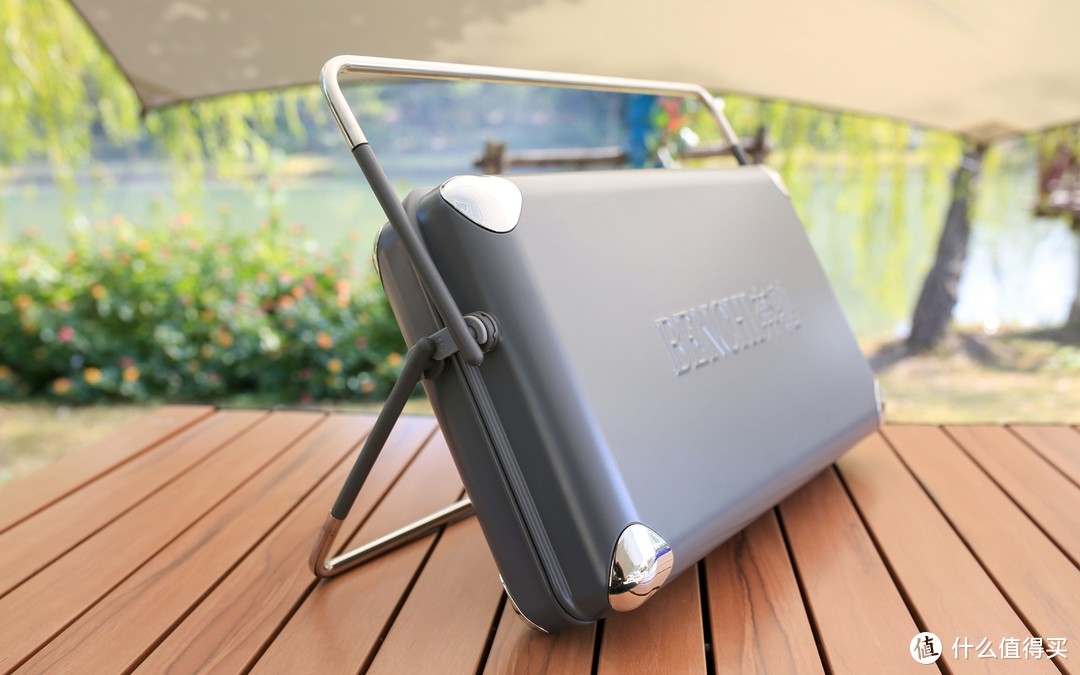 烧烤革命：奔驰聚趴炉带来的炭电气三合一设计，解锁您的烧烤自由，享受无与伦比的美味探索之旅