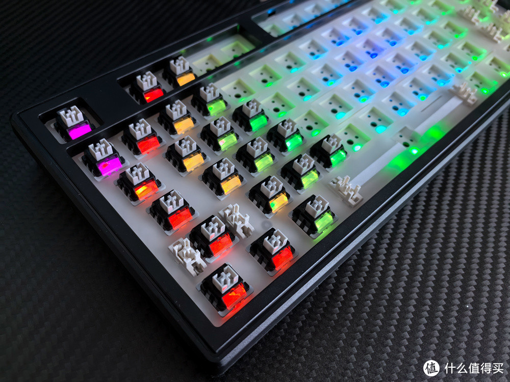 垃圾佬的快乐：180不到教你组装一把高颜值、手感佳RGB机械键盘