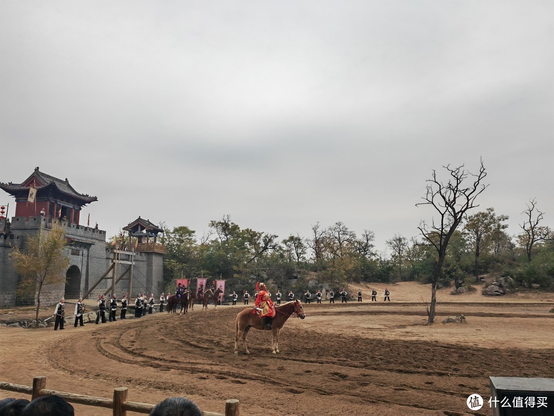 高度还原攻城拔寨的场面,炮火连天,现场观感和体验非常不错,强烈推荐