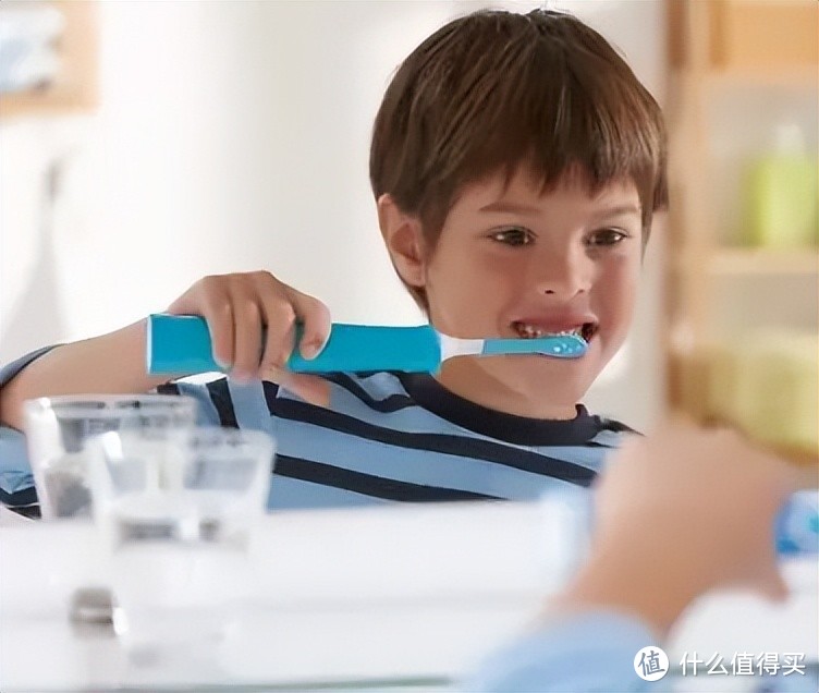 孩子刷牙该用冷水还是热水？关于宝宝刷牙，90%的妈妈都做错了