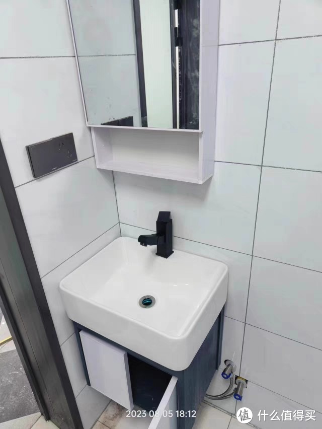 加厚铝合金浴室柜：小户型卫生间的洗漱台新选择