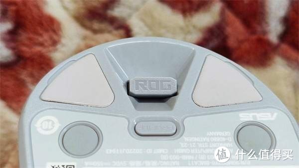 微动热插拔 ROG玩家国度无线鼠标战刃3 AimPoint开箱使用评测