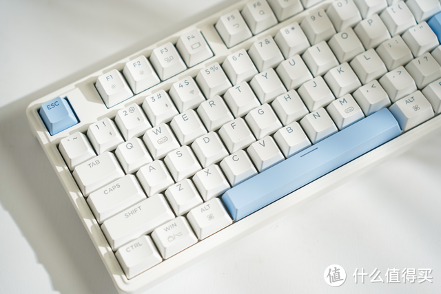 SKN九凤Plus三模机械键盘，打造专属电竞之选！