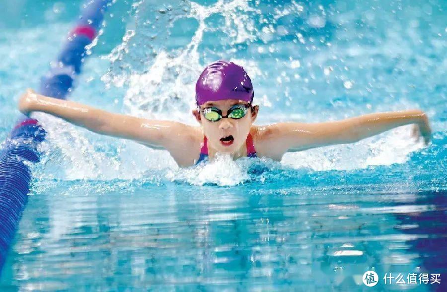 游泳为何比撸铁还累，它是有氧运动还是力量运动？心三源