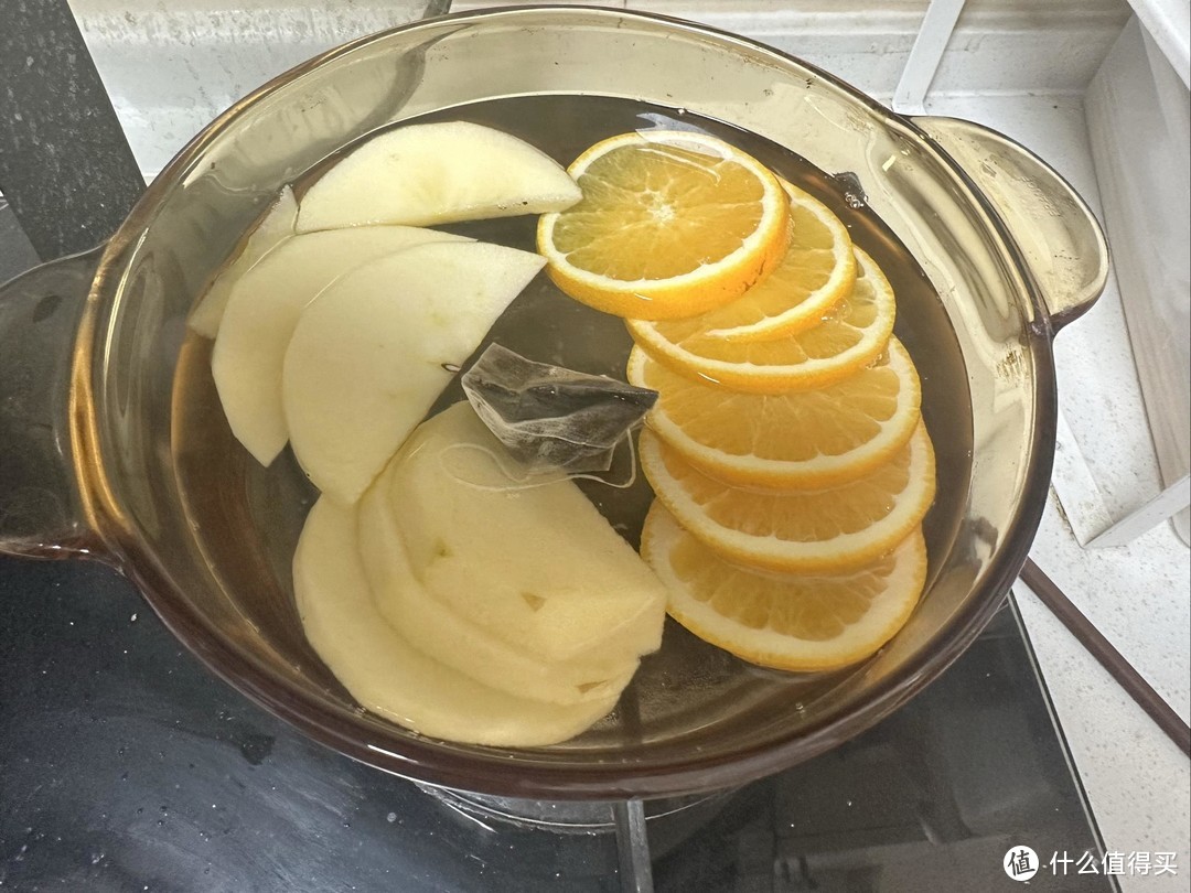 用农夫山泉 17.5°橙铂金果做一杯冬日暖心苹果热橙茶