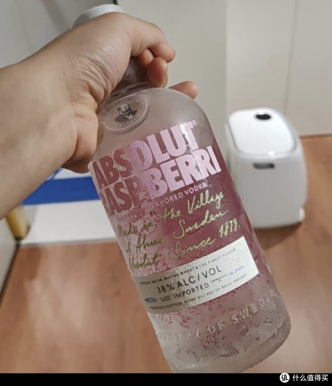 草莓味绝对 (Absolut) 伏特加，口感甜美欲罢不能!