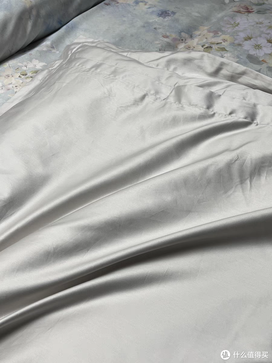 埃及长绒棉四件套：柔软的触感，温馨的睡眠