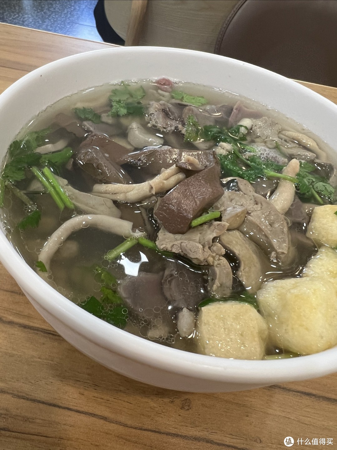 抛开爱情不谈！来南京吃一碗正宗的鸭血粉丝汤。
