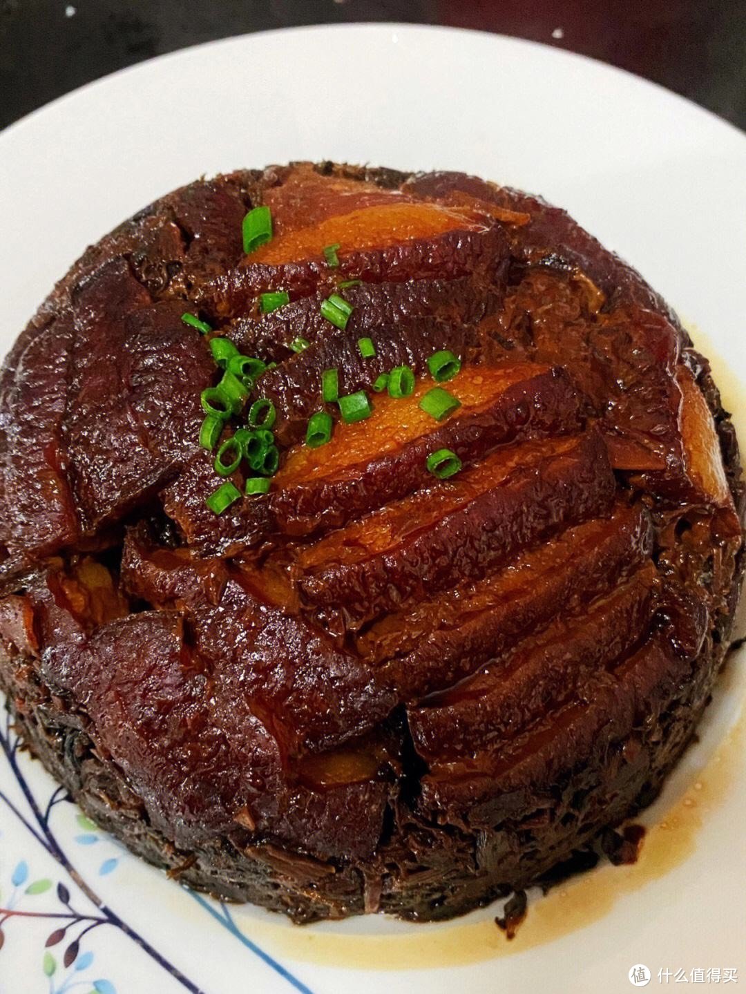 「梅菜扣肉的做法」:传统美食的精湛工艺