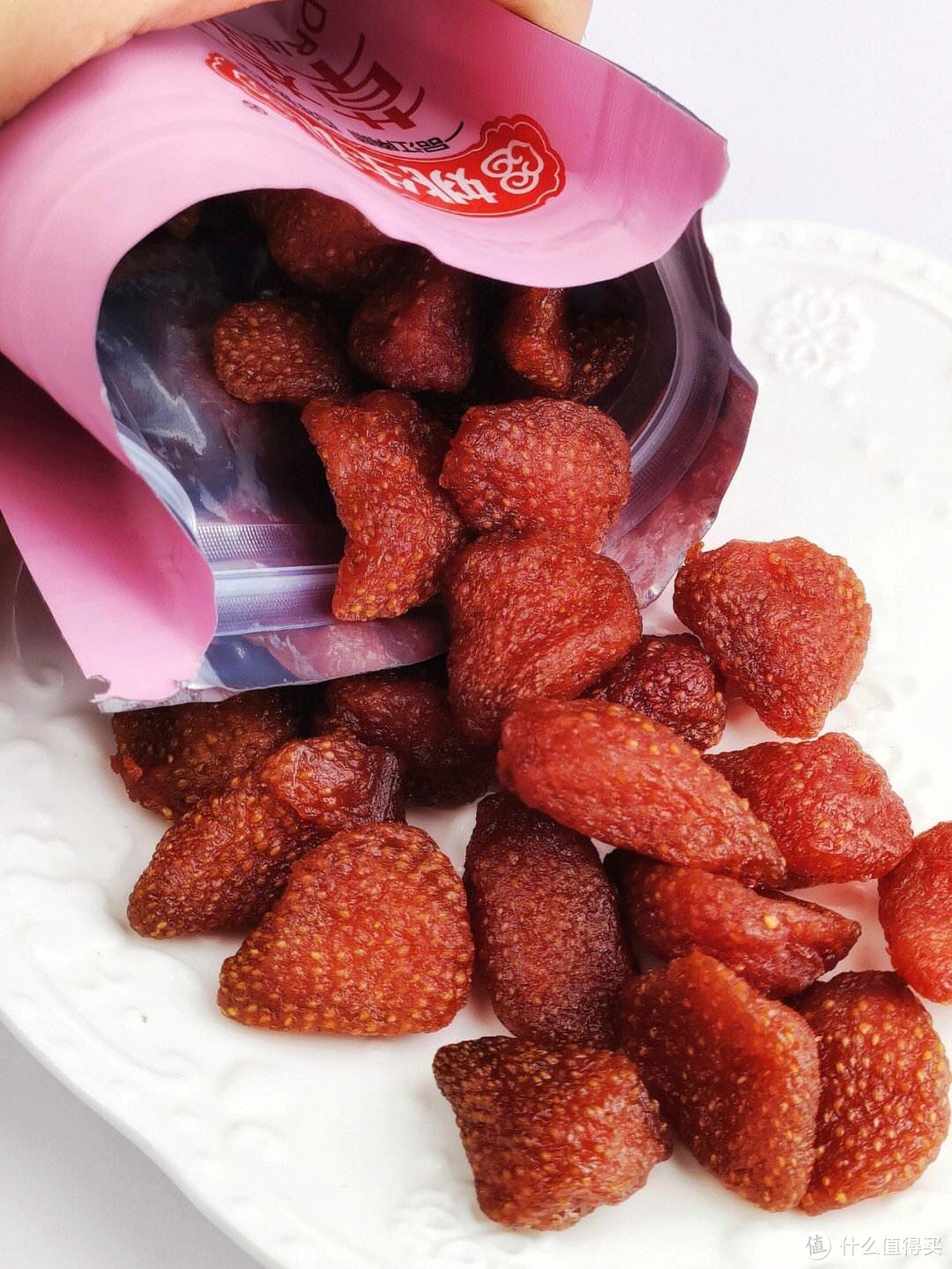 草莓干：低热量、高营养价值的零食选择